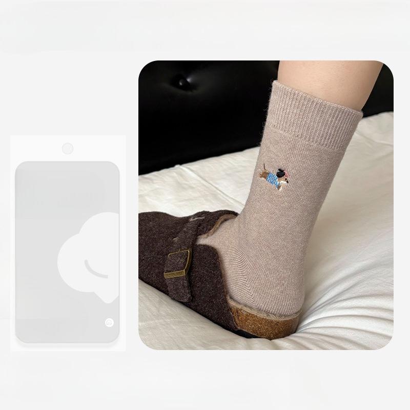 

Женские осенне-зимние милые мультяшные носки средней длины с вышивкой таксы 1 pair