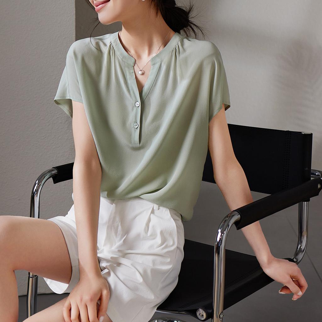 100% mulberry silk short sleeved shirt for women in summer 2026, simple and versatile for commuting, solid color silk top