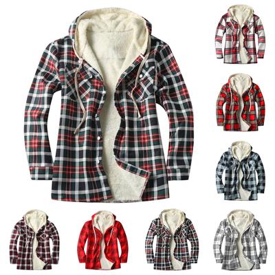 Gestepptes, gefüttertes, kariertes Button-Down-Hemd für Herren. Mit Samt versehen, um warm zu bleiben. Jacke mit Kapuze