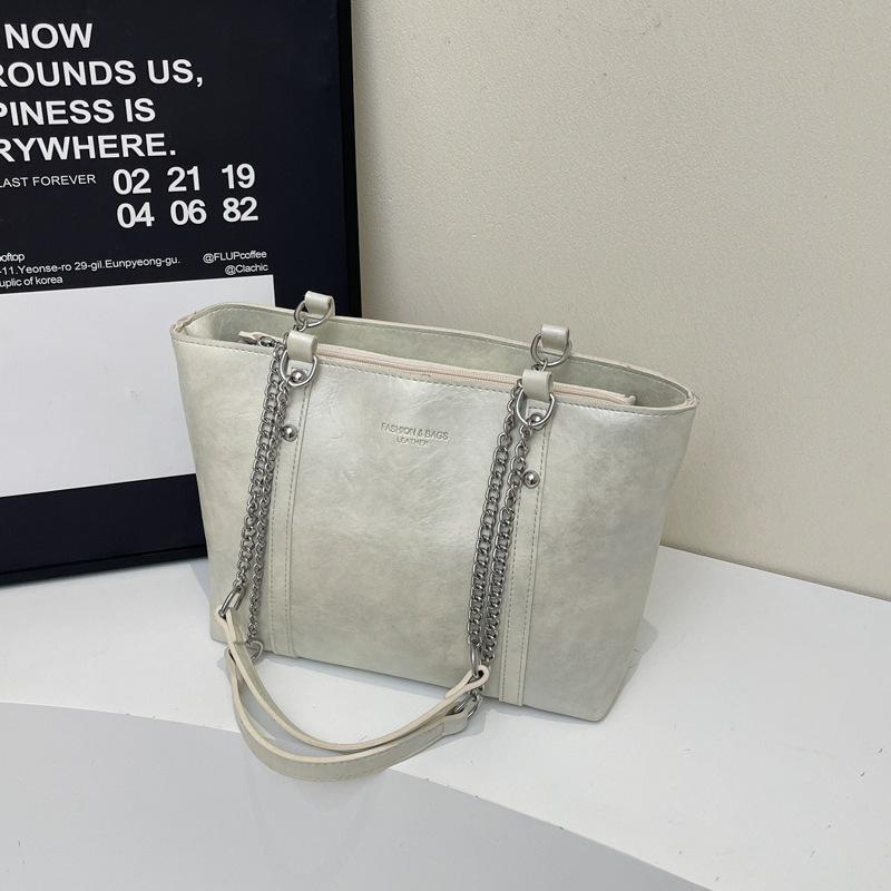 Large Capacity Bag Women's Spring and Summer 2025 New Versatile Fashion Chain Shoulder Bag Leisure Work Commuter Tote Bag