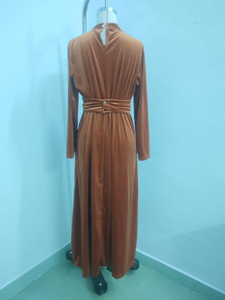 2026 Women's Elegant Gold Velvet Long-Sleeve Slimming Dress with Waist-Cinched Design for Autumn/Winter.