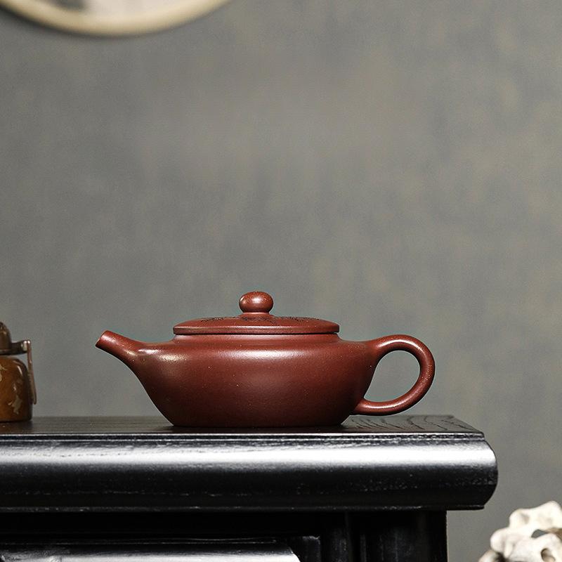 

240 мл роскошные чайники из фиолетовой глины Исин, ручной работы известного мастера, чайник ручной работы из сырой руды, фиолетовый глиняный чайник, китайский чайный сервиз Цзыша