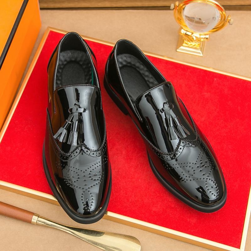 Fashion 2025 Fashion Golden Men's Social Shoe Casual Glitter Leather Loafers Shoes for Men Slip-on Pointed Toe Dress Shoes Men Footwear