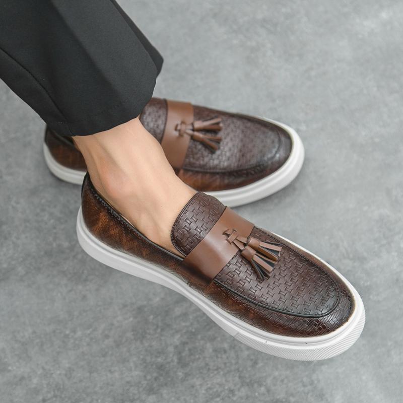 Fashion Classic Mens Loafers Men Fashion Outdoor Walking Shoe New Mens Slip on Shoes  New Arrival Flats All-match Men Casual Footwear