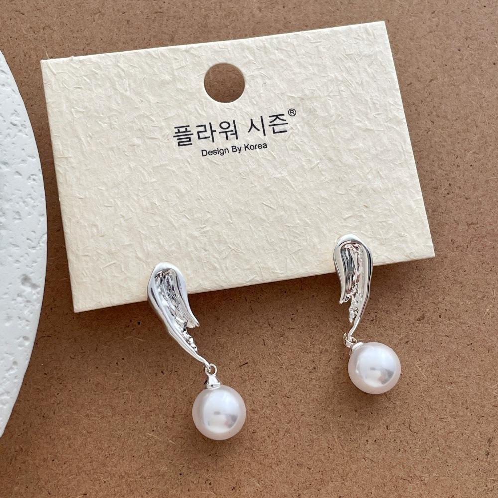 

Real Gold Silver Plated Copper Punk 2 Designs Imitation Pearl Metallic Geometric Irregular Drop Dangle Earrings for Women