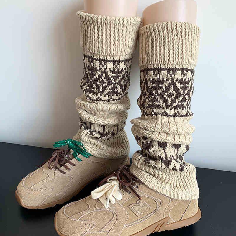 

Носки-гетры из толстого термотрикотажа цвета кряквы, осенне-зимние, с узором Fair Isle из толстой пряжи, до середины икры, присборенные, белые леггинсы