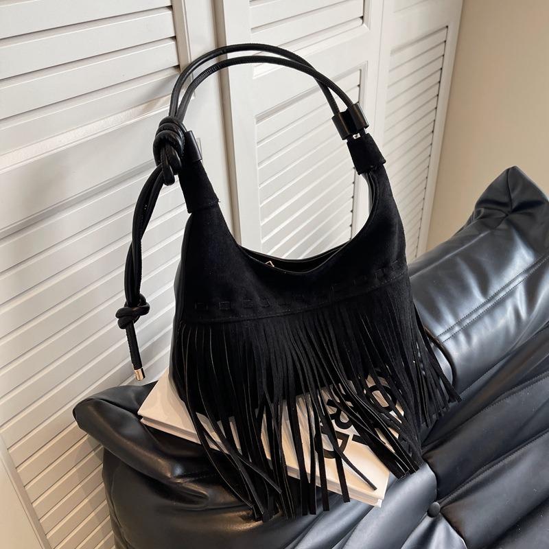 Large capacity bag women's autumn new matte niche design shoulder messenger bag fringed bag