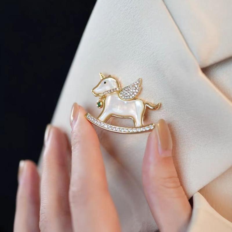 Exquisite Unicorn Rocking Horse Animal Brooch For Women Clothing Coat Jewelry Accessries