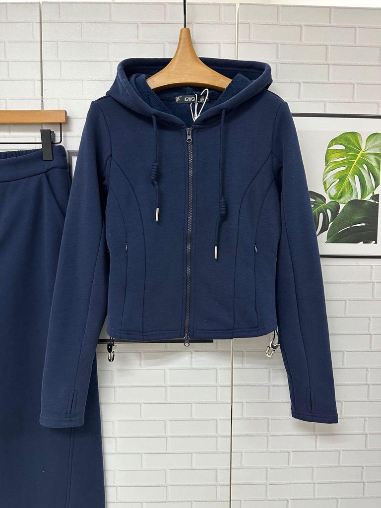 Women's Slim-Fit Hooded Sweatshirt and Casual Sports Suit - High-End, Age-Reducing Two-Piece Set for Spring, Autumn, and Winter Fashion.