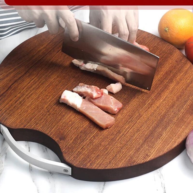 Круглая разделочная доска из черного дерева