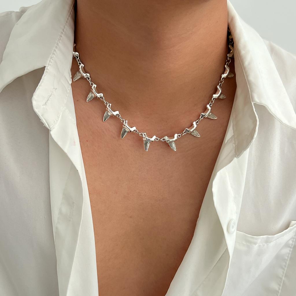 SHIXIN Punk Choker con Borchie Lisce e Punte Bracciale Set di Gioielli per Uomo alla Moda Geometria Irregolare Catena Corta per il Collo Nuovo