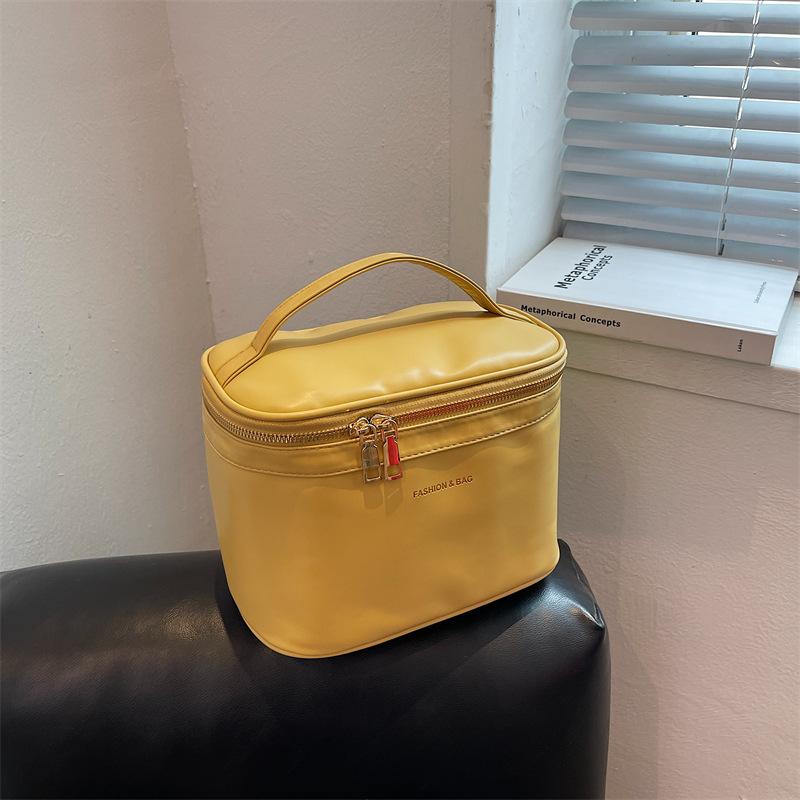 

New Women s Cosmetic Bag Portable Storage Bag PU Large Capacity Tote Makeup Bag Travel Organizer Essentials Toiletry Bags 22x14x17cm жовтий