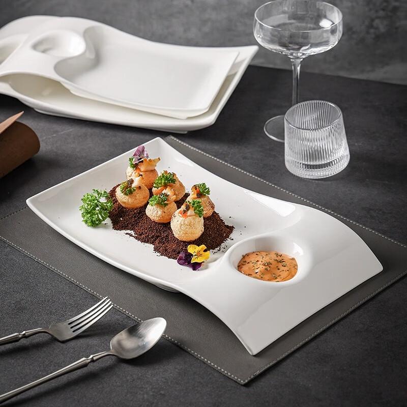

Nordic Gold-Rim Ceramic Dumpling & Sauce Plate