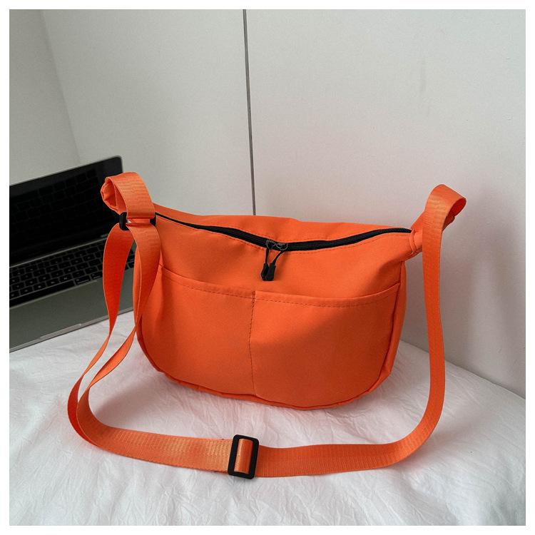Spring new fashionable versatile solid color messenger bag casual simple dumpling bag street trend large capacity schoolbag