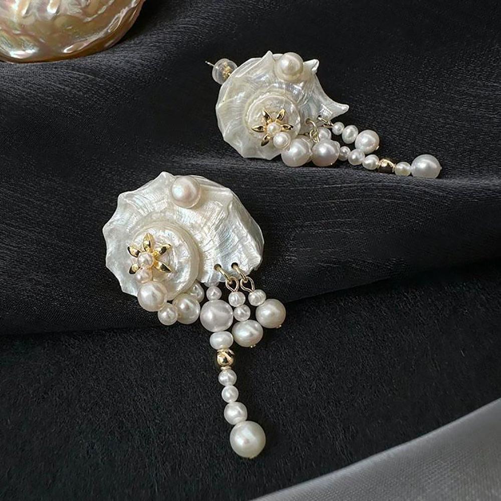 

New Elegant And Retro Conch Earrings Imitation Pearl Tassel Trendy Stud Earrings as a Gift for Your Girlfriend
