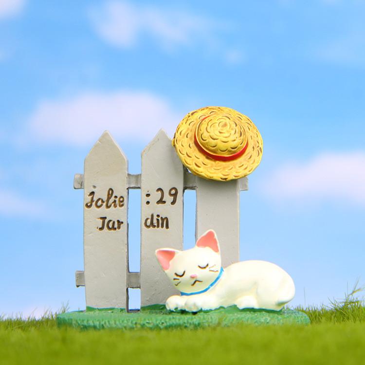 Fence Cat Resin And Hat With Moss Grass Decor For Photo Shoots Gift Giving