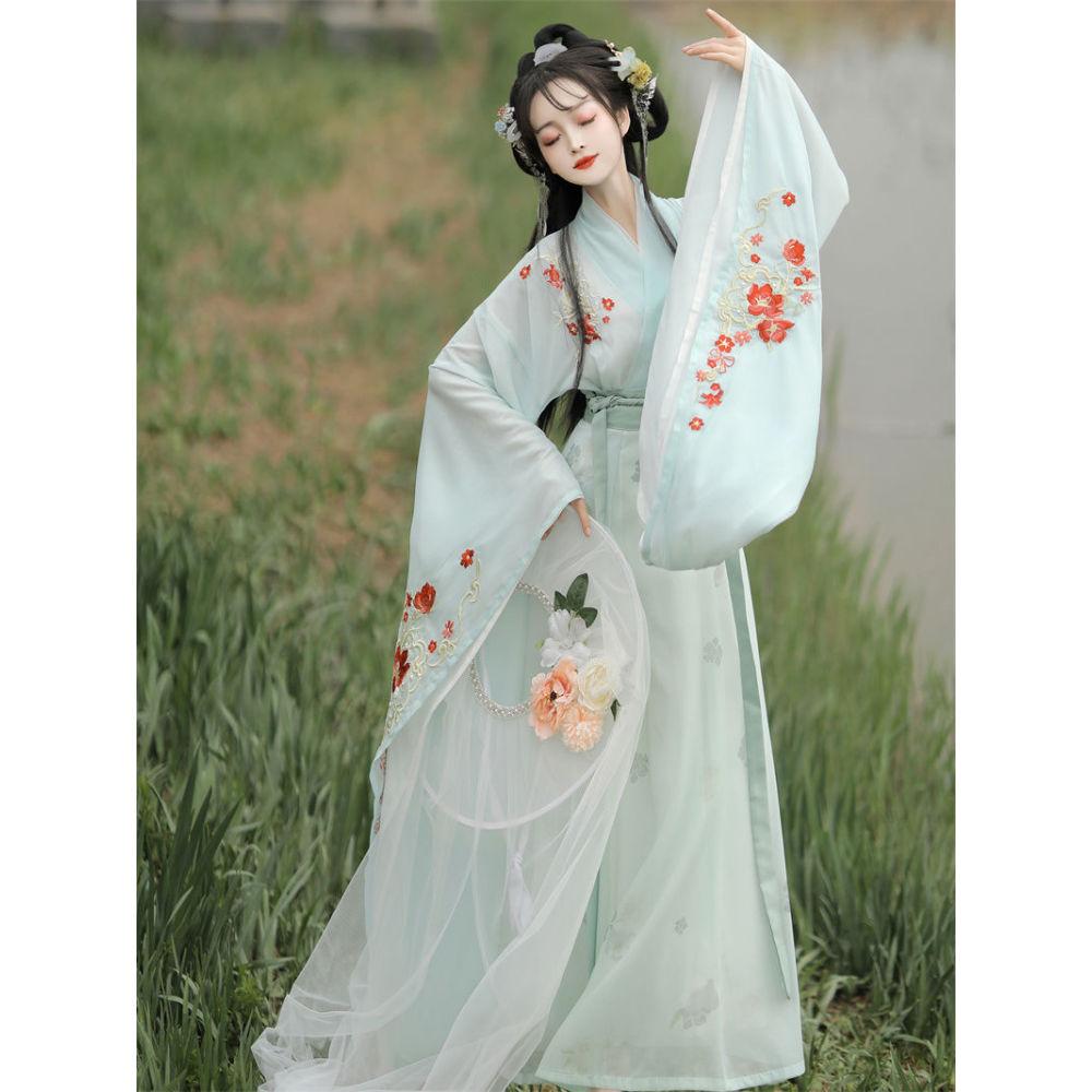 Noul costum elegant pentru femei Hanfu, în stilul dinastiei Wei și Jin din China