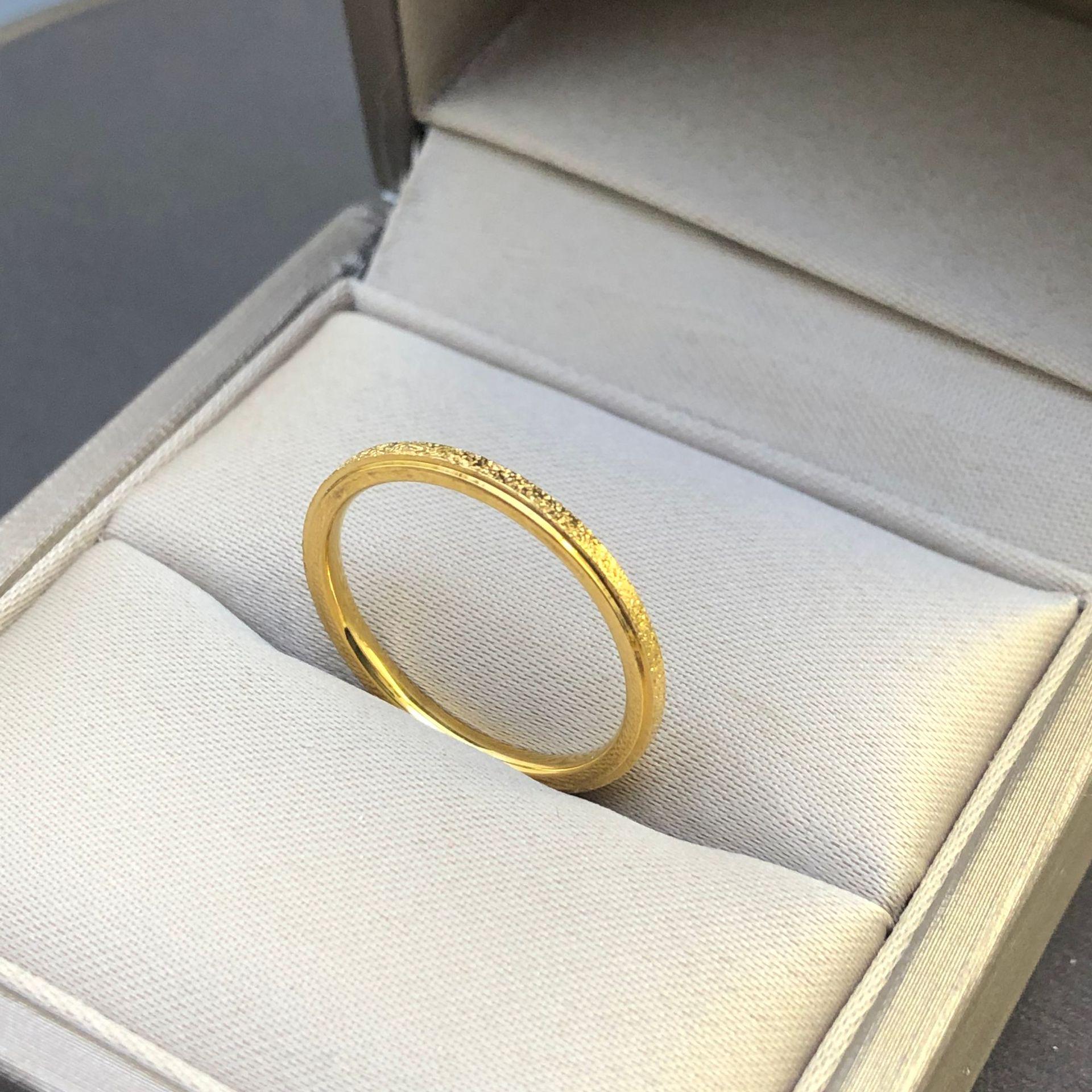 

Изысканное кольцо с матовым блеском: Универсальный и Модный Женский Аксессуар Size 7