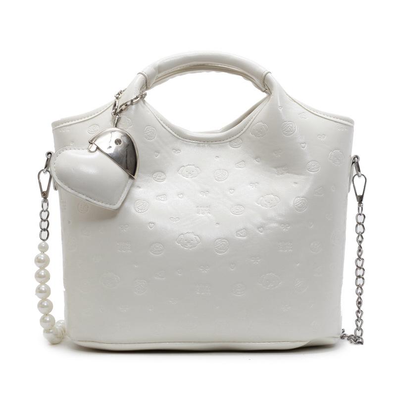 

Тенденция женской моды 2025 Тоут: Высококлассная, вместительная сумка на плечо и повседневная сумка под мышкой белый