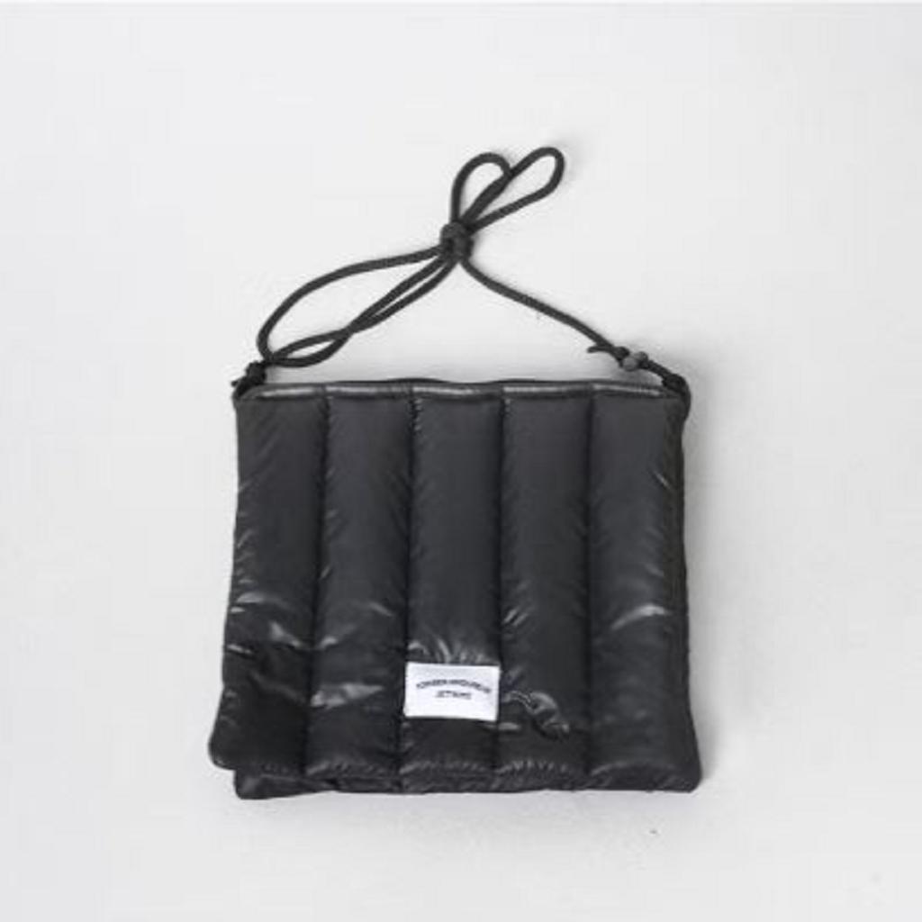 Daiso Polstrovaná crossbody taška - Černá