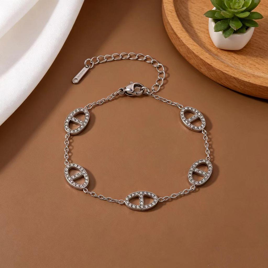 18K Gold Diamond-Studded Pig Nose Jewelry Set: Luxury Bracelet, Necklace & Earrings