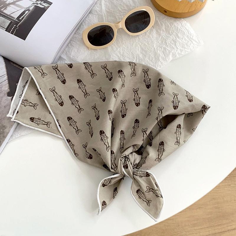 

Silk scarf neck small square scarf high-end new versatile decorative small scarf polka dot headscarf pastoral hair band tied hair