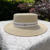 Sommerstrohhüte für Männer Frauen Banddekoration Elegantes Damen-Partykleid Flache Kappe Reise Strand Sonnenhut Chapeau Femme