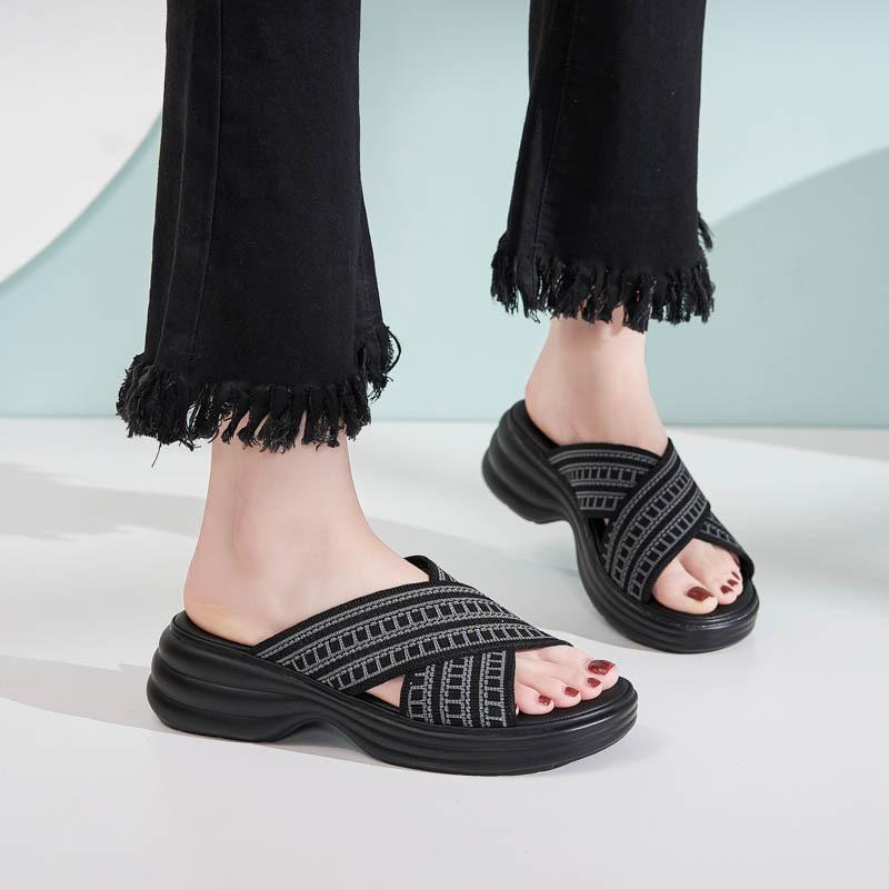 Fashion New 2025 European And American Fashion Versatile Slippers Flying Thick Sole Women's Sandals Casual Flip Flops Surface Heel