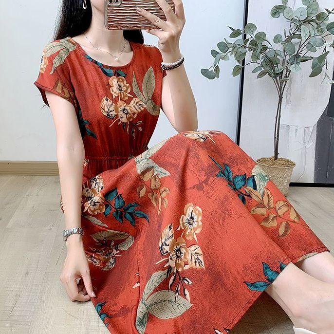 Свободное и обтягивающее хлопково-шелковое платье с короткими рукавами для летней — фото 25