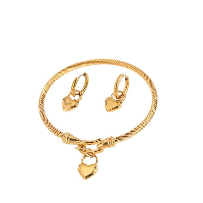 Titanium Steel Bracelet - Horse Hoof Heart-shaped Lock Bracelet for Girls, 8K Genuine Gold Electroplated Open-ended Bracelet