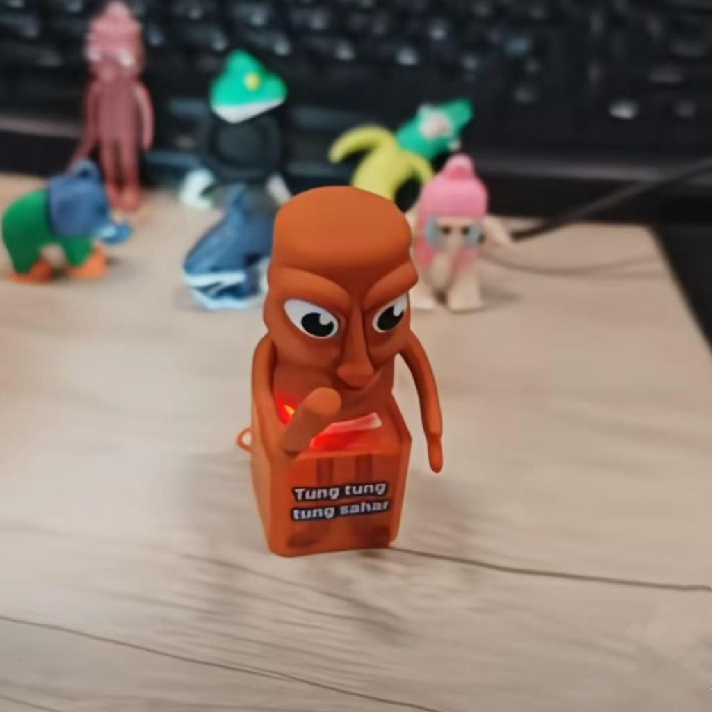 Articulated Shan Hai Jing Wooden Keychain: TungTungTung Sahur Figurine with Language Button