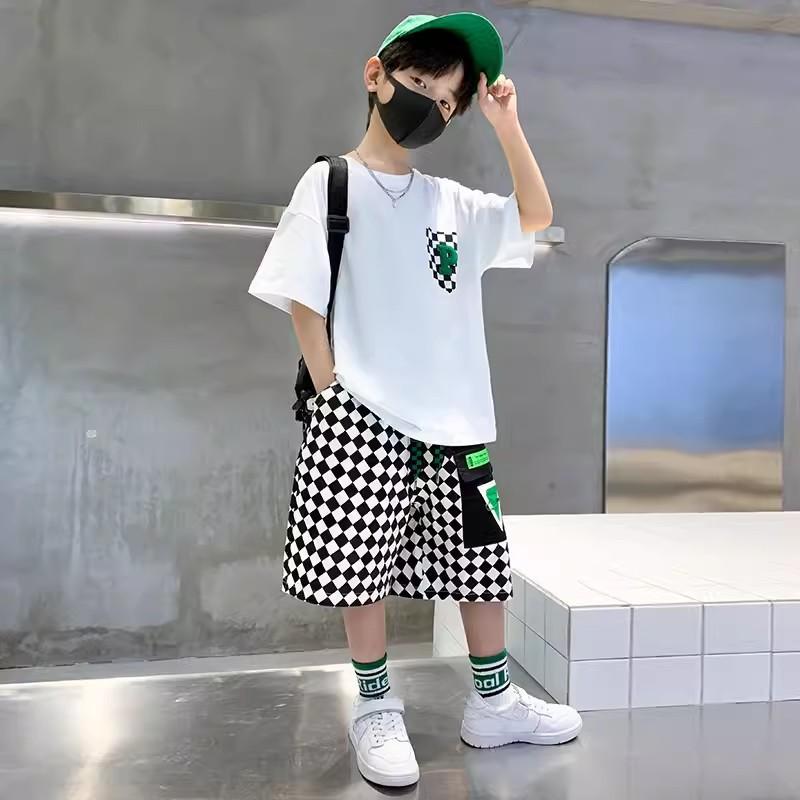 

Летний комплект одежды для мальчиков, подростковая одежда с коротким рукавом, футболка с надписью, клетчатые шорты, 2 предмета, детская домашняя одежда 140 белый