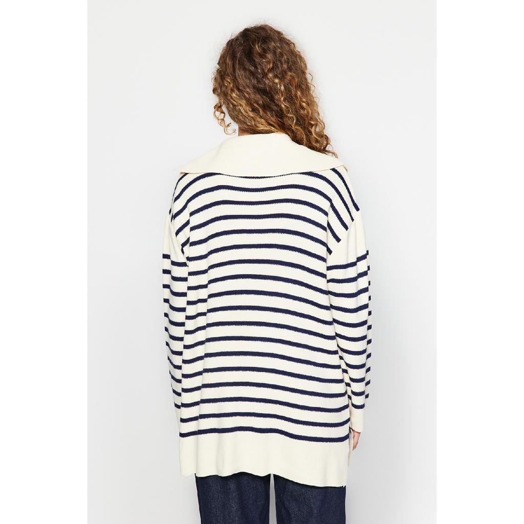 Marineblauer bequemer gestreifter Strickpullover Tctaw24ak00172