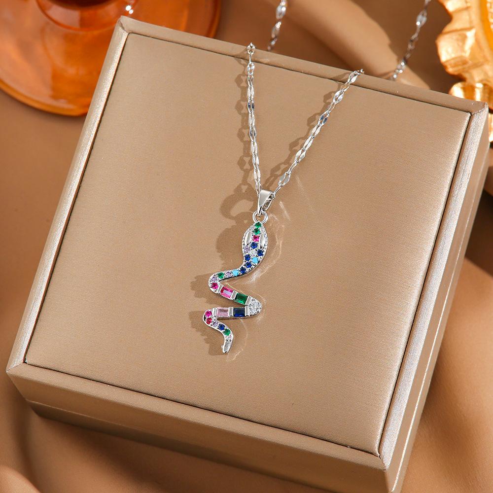 Four Leaf Clover Pendant Necklace For Women Fashionable Zircon Crystal Adjustable Chain Delicate And Versatile Jewelry