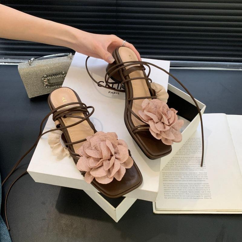 2025 Spring and Autumn New Fashion Thick Heel French Elegant Retro Flower Cross Strap Sandals Women's Shoes