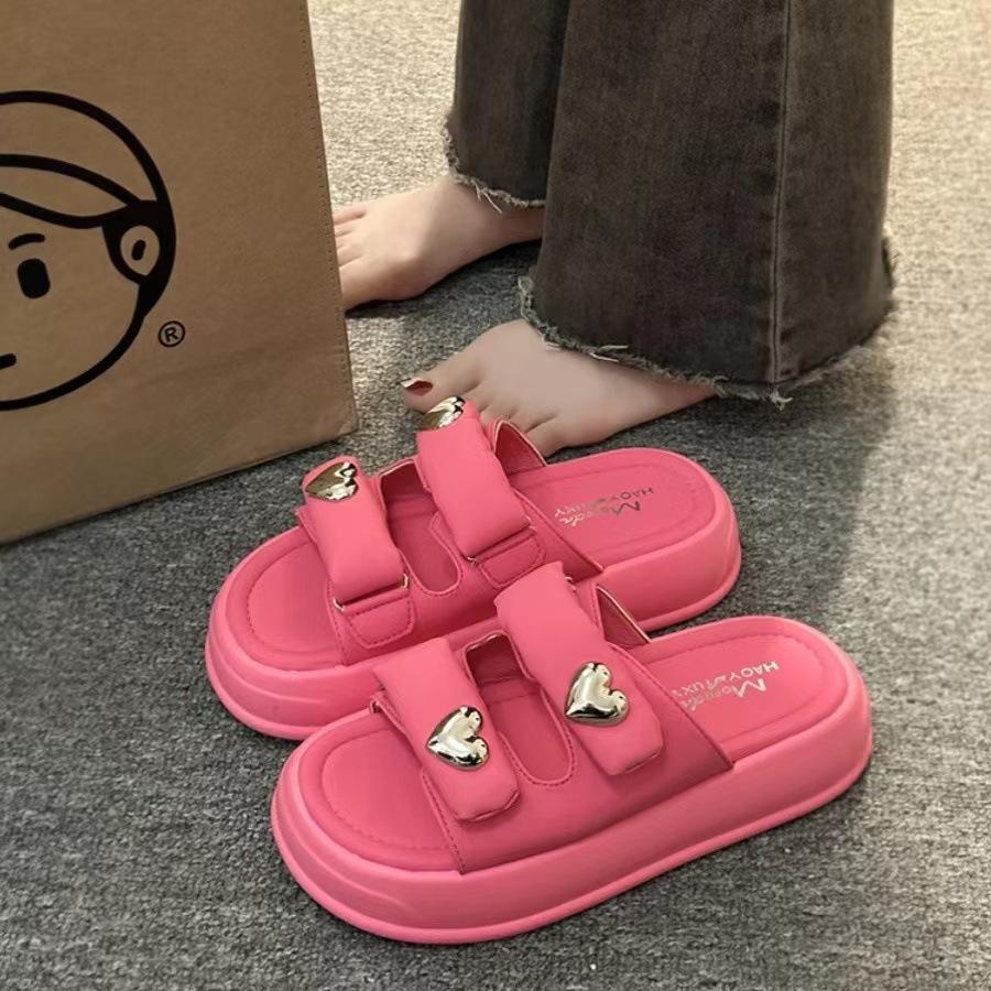 

Интернет знаменитости супер огненные тапочки женская летняя одежда 2024 новинка наступание на дерьмо чувство крест толстый низ усиливающий пляж одно слово крутые тапочки 40 розы красного