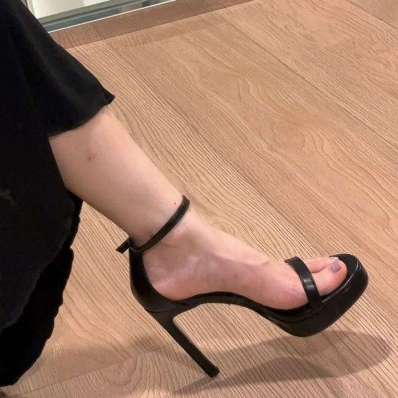 

2025 new summer silver high heels with buckle sexy versatile thin heel waterproof table sandals women 10cm a pair of heel stickers чёрный