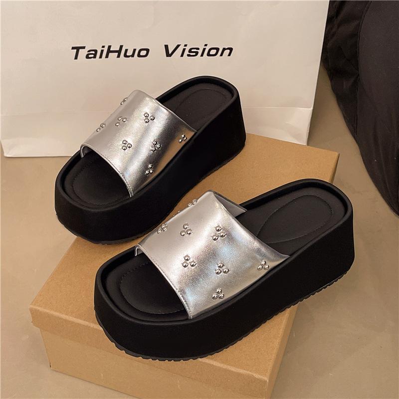 Black Platform Slippers Women's Summer Wear Fashion 2025 New Small Man To Increase the Sense of Advanced French Beautiful Cool Slippers