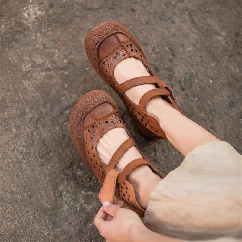 Mode Damen Sandalen 2025 Neue Sommer Retro Handgefertigte Damenschuhe Leder Weicher Boden Mama Sandalen Leicht Hohles Design Lässige Sandalen