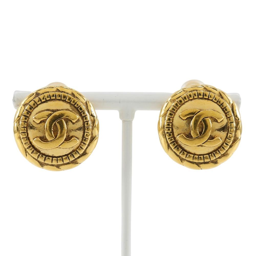 

CHANEL COCO Mark Earring vintage Plated Gold 15.7g Women Used