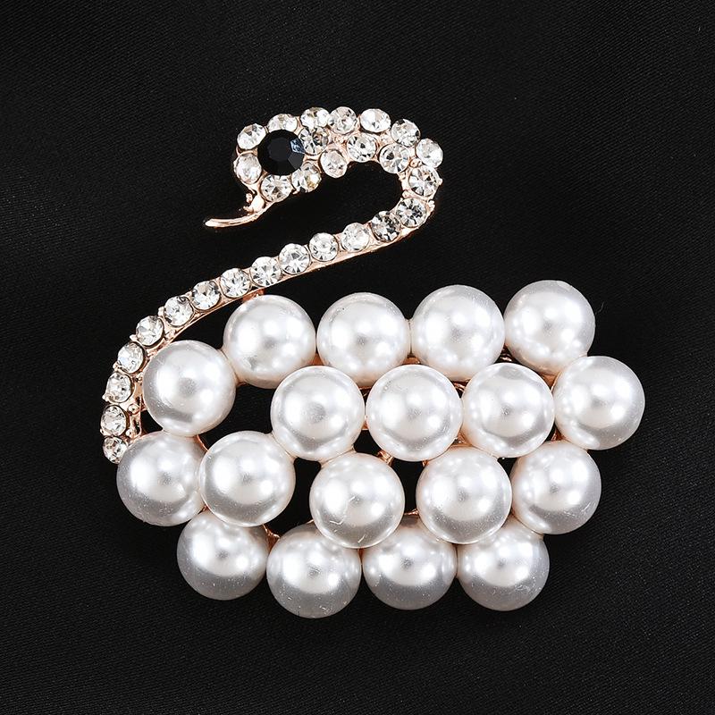 High-End Korean Alloy Scarf Buckle with Diamond, Pearl, and Brooch Pin Accessories