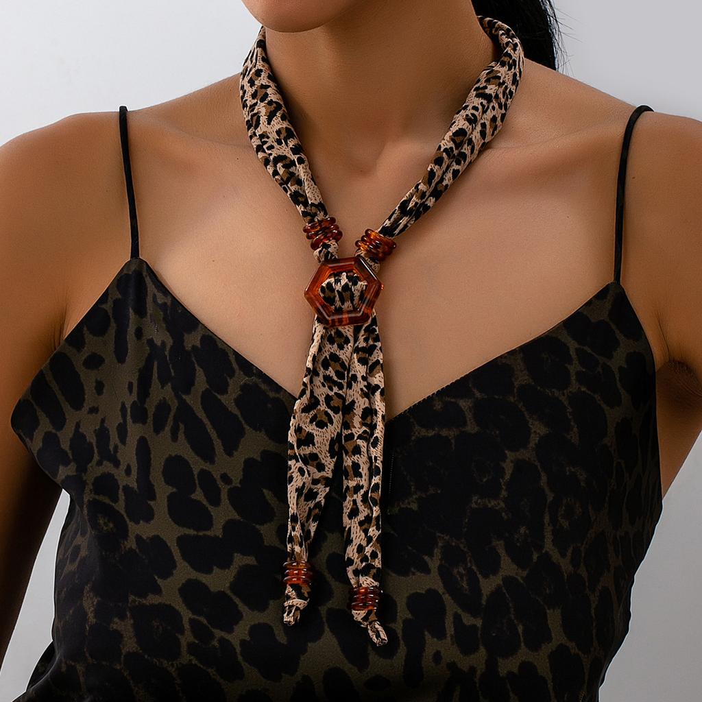 Módní náhrdelník pro dámské šperky