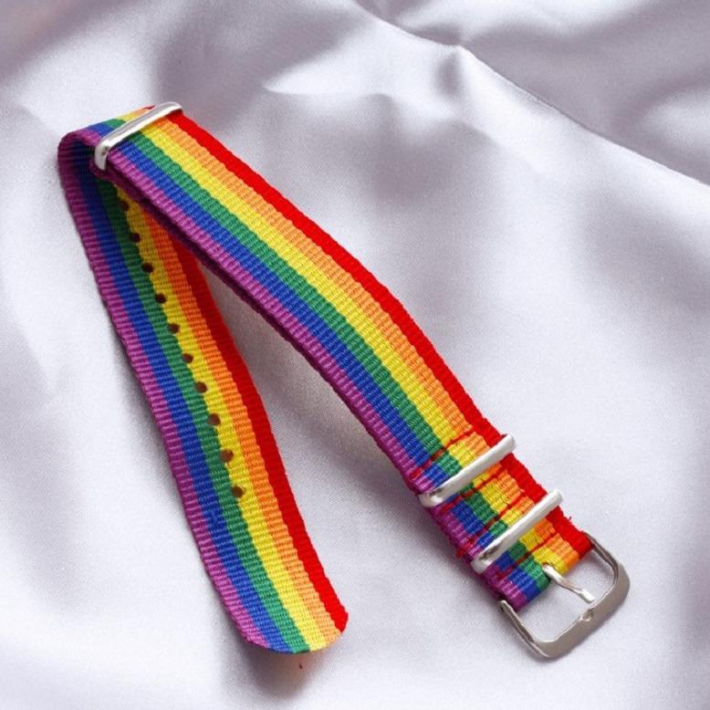 Trendy Rainbow Heart Bracelet: Minimalist Girlish Wristband in HyunA Style