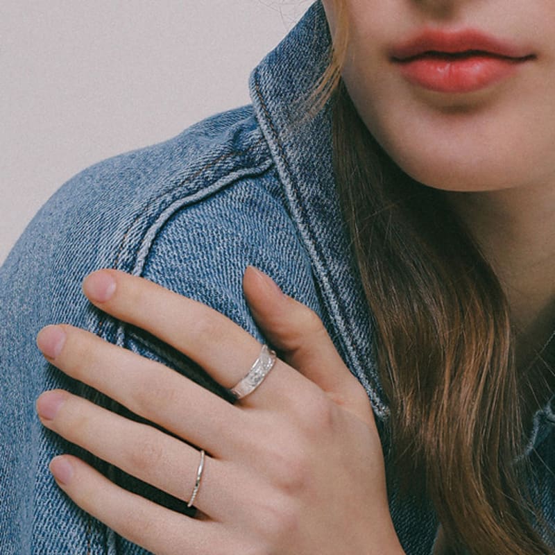 J.Lauren Slim Bar Embossed Silver Ring R0677