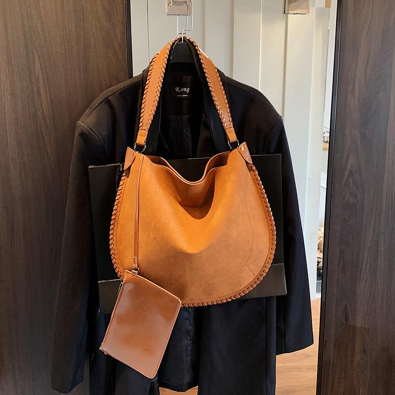 

Fashion women s bag 2025 new autumn retro casual shoulder bag large capacity versatile bag commuter underarm bag 39*1*38 коричневый
