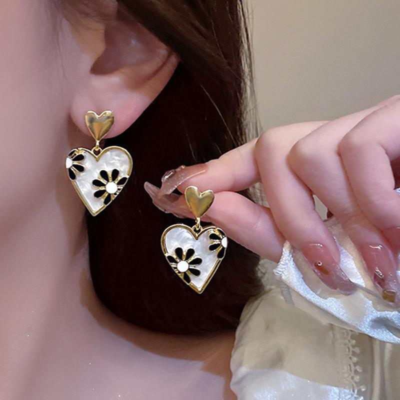 Korean Vintage Flower Heart Stud Earrings For Women Rose Daisy Pattern Enamel Earrings Bridal Wedding Party Fashion Jewelry