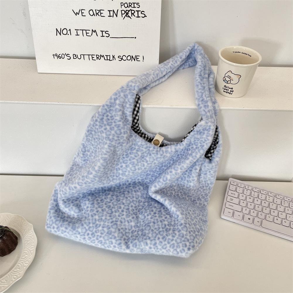 11 Retro Style Shoulder Bag Leopard Print Fashion High Sense Autumn and Winter Versatile Plush Relaxation Tote Bag
