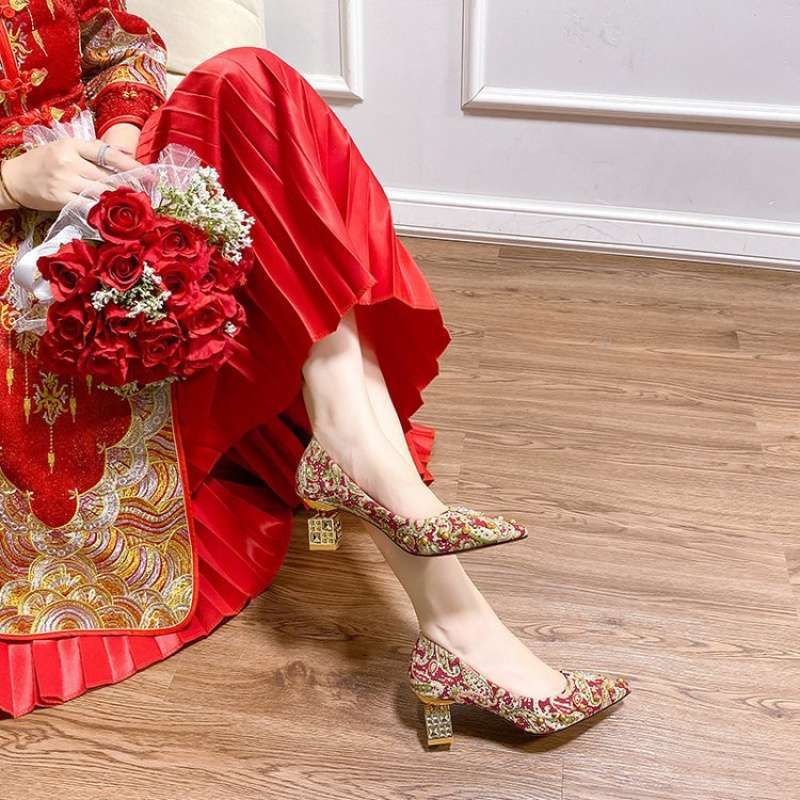 Zapatos Xiuhe zapatos de boda zapatos de boda chinos 2025 nuevo verano rojo planos mujeres embarazadas pueden usar zapatos de boda