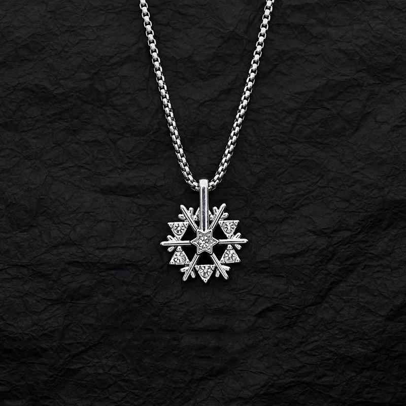 RUI RUI YU New Fashion Crystal Snowflakes Necklaces for Women Simple Stylish Girls Accessories Daily Wear Party Statement Jewelry Gifts