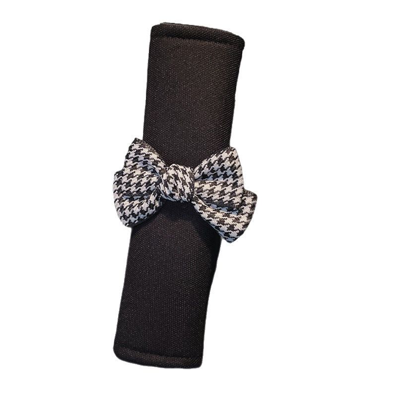 German High-End Car Seatbelt Shoulder Pads, a Pair of Anti-Neck-Strangling Plush Soft Car Interior Accessories, Creative and Cute